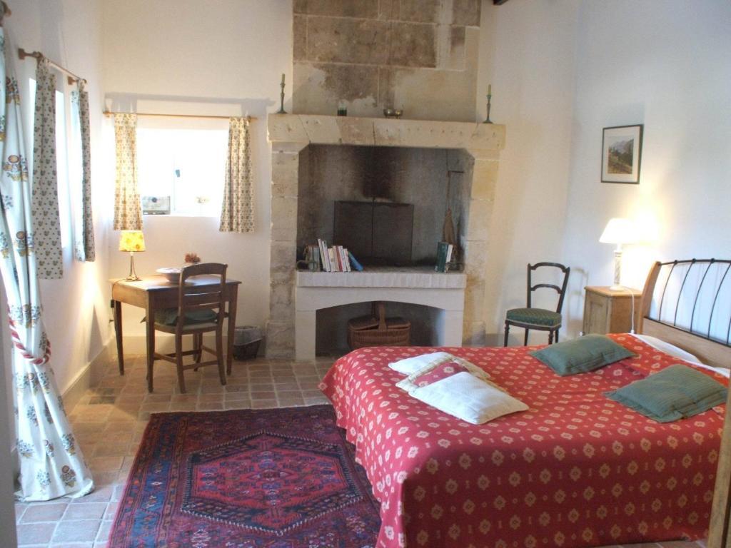 Manoir De La Rousselliere Aparthotel Loches Bagian luar foto