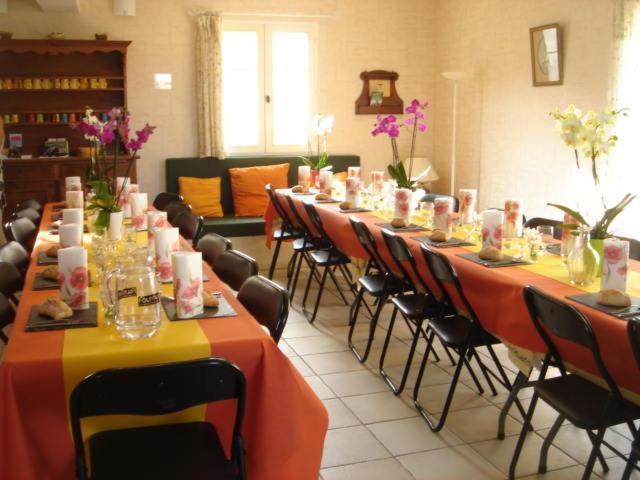 Manoir De La Rousselliere Aparthotel Loches Ruang foto