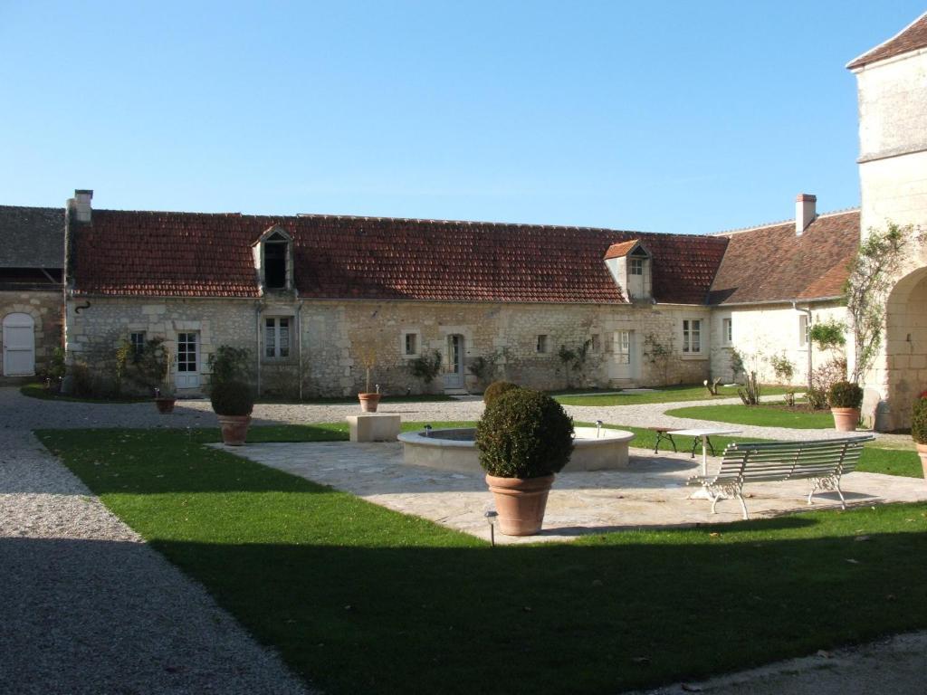 Manoir De La Rousselliere Aparthotel Loches Ruang foto