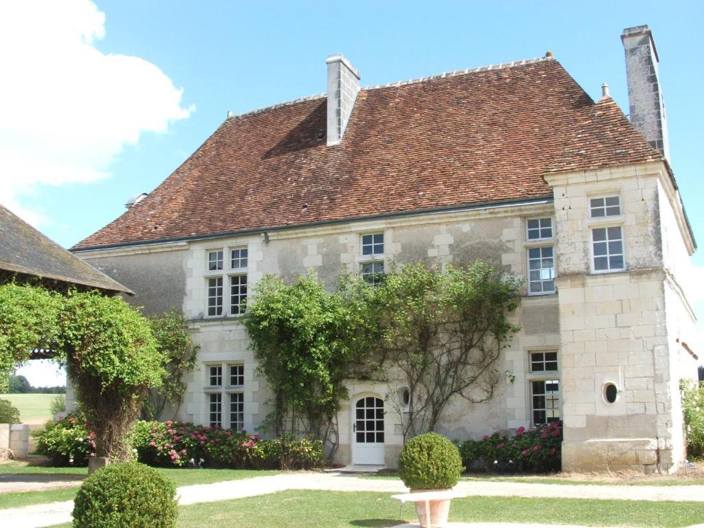 Manoir De La Rousselliere Aparthotel Loches Bagian luar foto