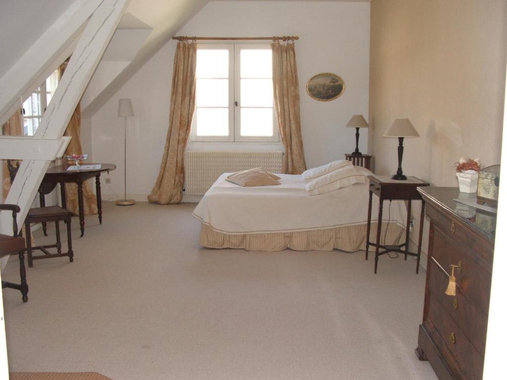 Manoir De La Rousselliere Aparthotel Loches Bagian luar foto
