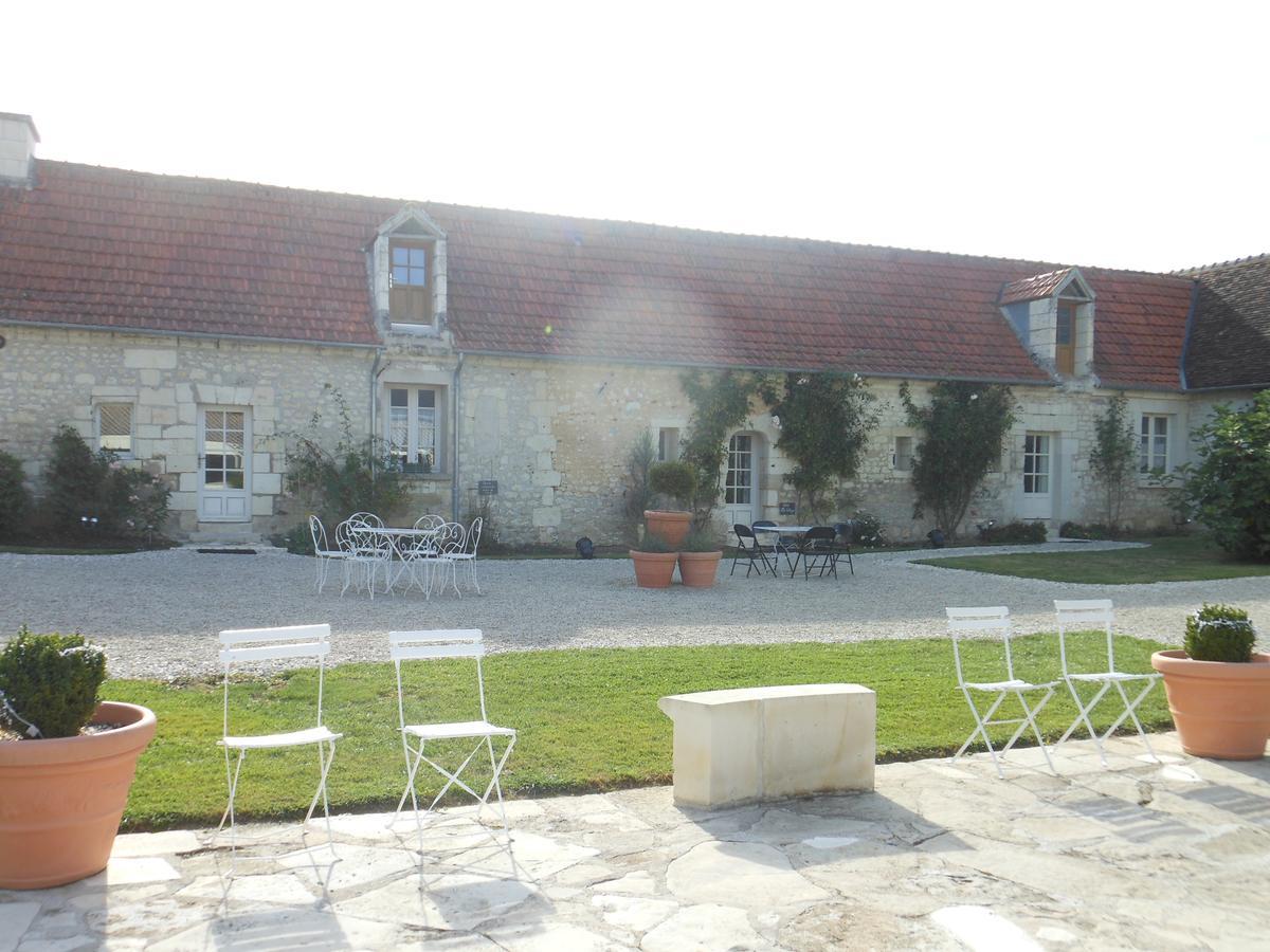 Manoir De La Rousselliere Aparthotel Loches Bagian luar foto