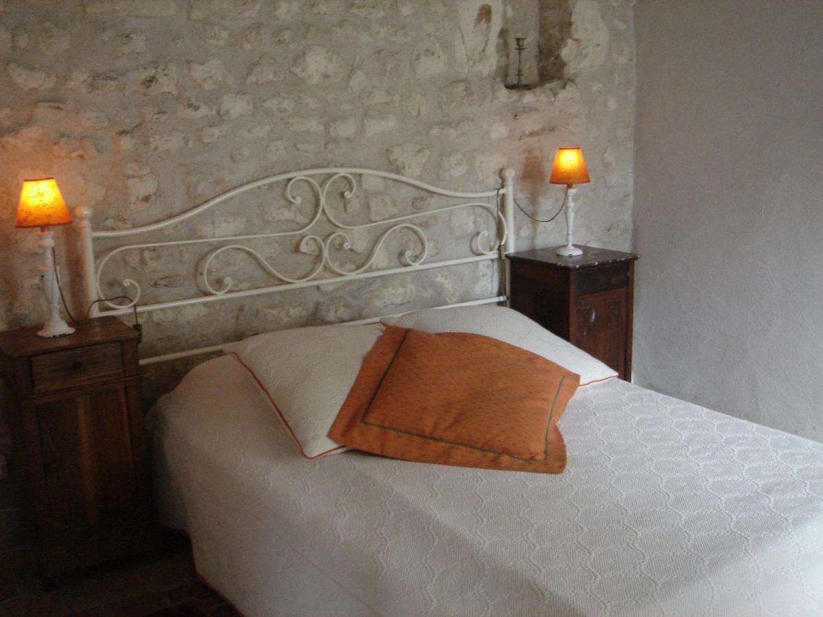 Manoir De La Rousselliere Aparthotel Loches Ruang foto